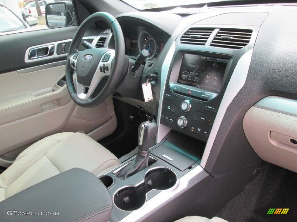 2015 Explorer XLT - Deep Impact Blue / Medium Light Stone photo #18