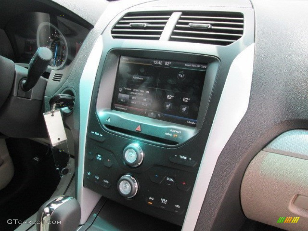 2015 Explorer XLT - Deep Impact Blue / Medium Light Stone photo #21