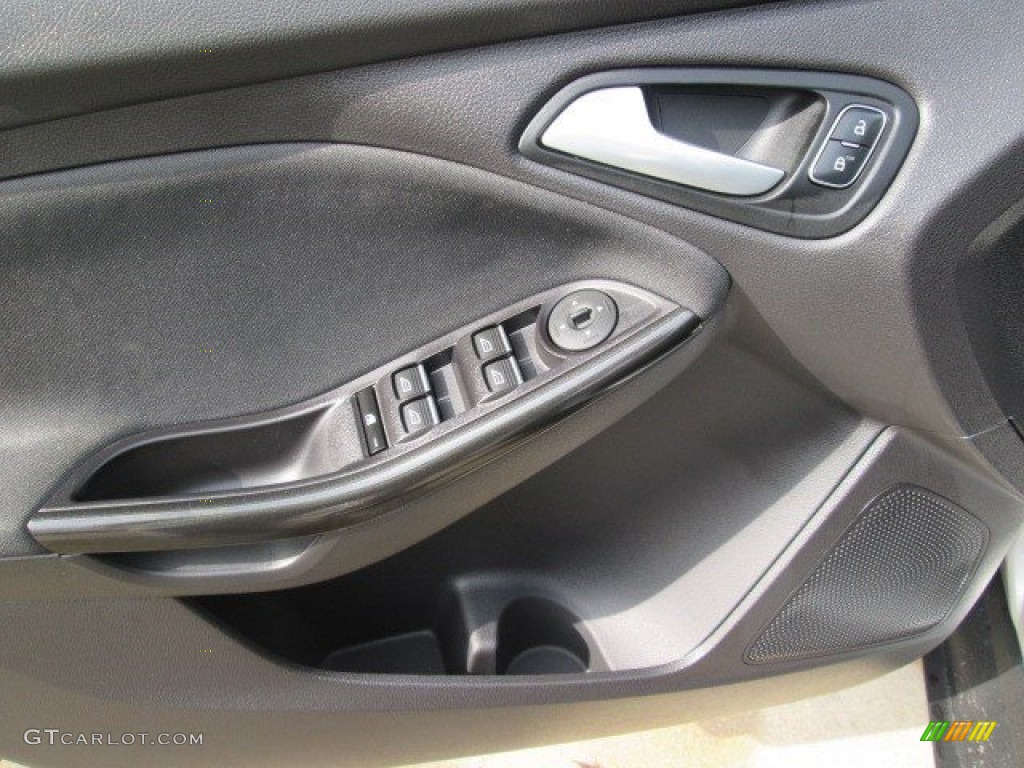 2015 Focus Titanium Hatchback - Ingot Silver Metallic / Charcoal Black photo #26