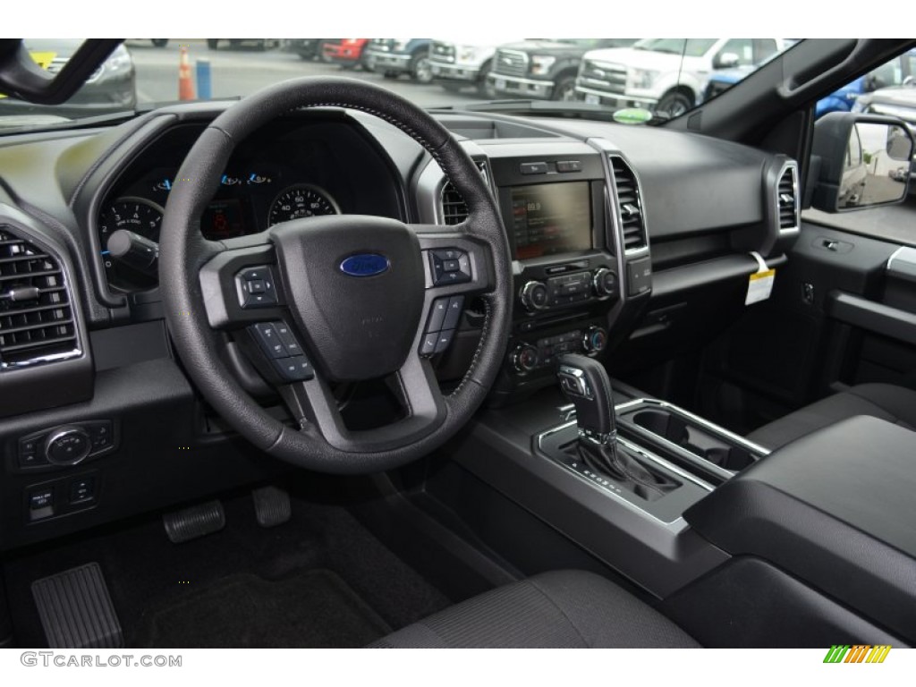 Black Interior 2015 Ford F150 XLT SuperCrew Photo #104003113