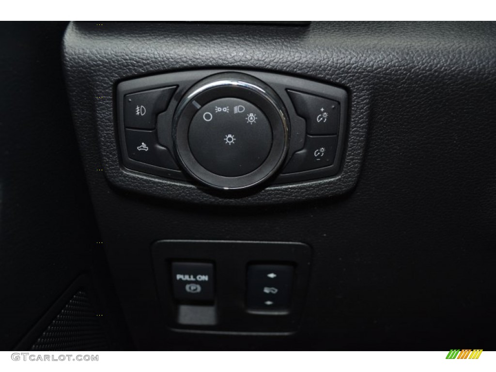 2015 F150 XLT SuperCrew - Tuxedo Black Metallic / Black photo #24