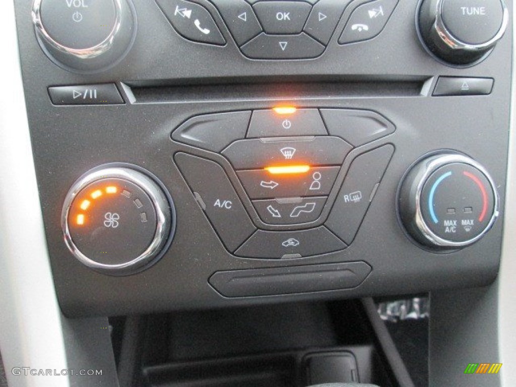 2016 Ford Fusion S Controls Photos