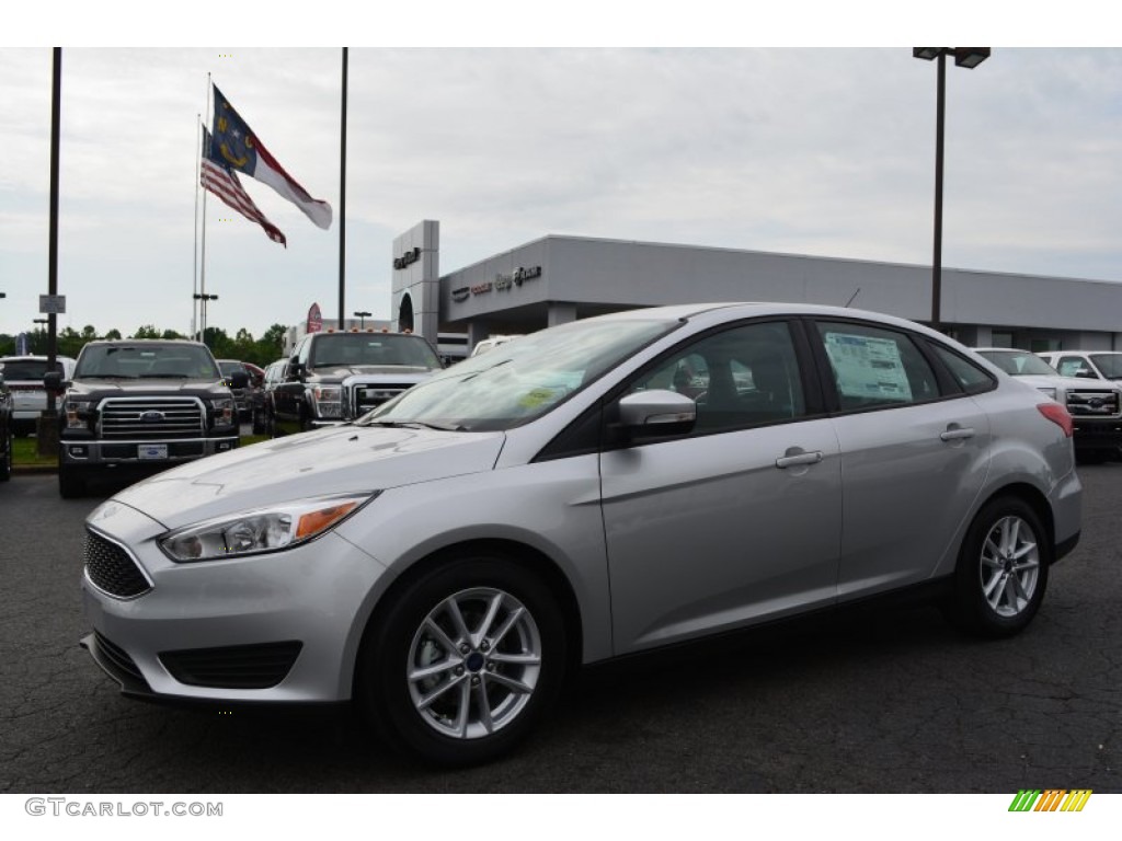 Ingot Silver Metallic 2015 Ford Focus SE Sedan Exterior Photo #104074888