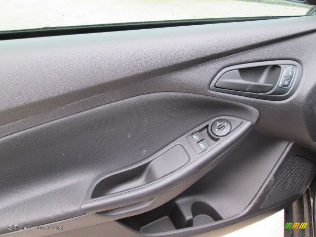 2015 Focus S Sedan - Magnetic Metallic / Charcoal Black photo #29