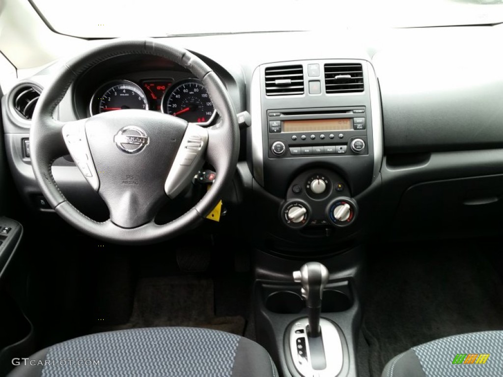 2014 Versa Note SV - Red Brick / Charcoal photo #14