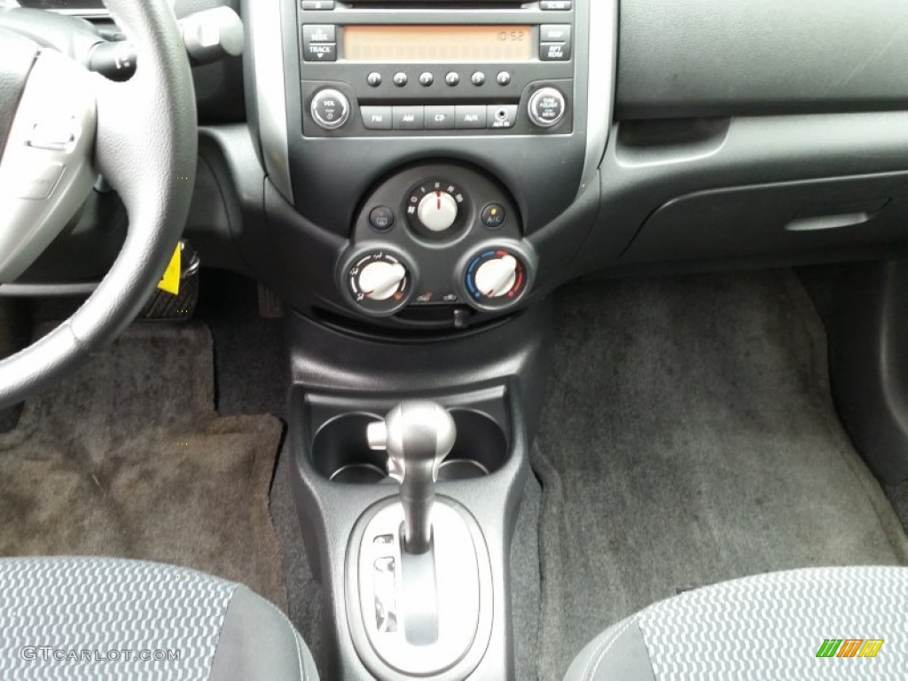 2014 Versa Note SV - Red Brick / Charcoal photo #16