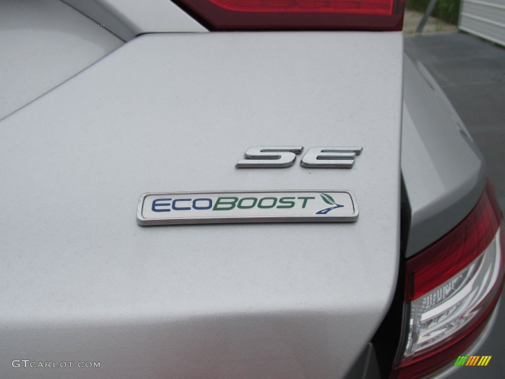 2016 Ford Fusion SE Marks and Logos Photos