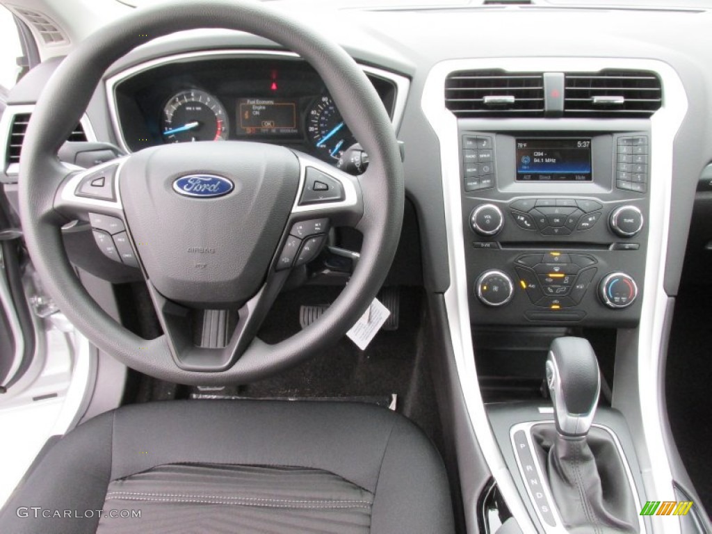 2016 Ford Fusion SE Controls Photo #104091817