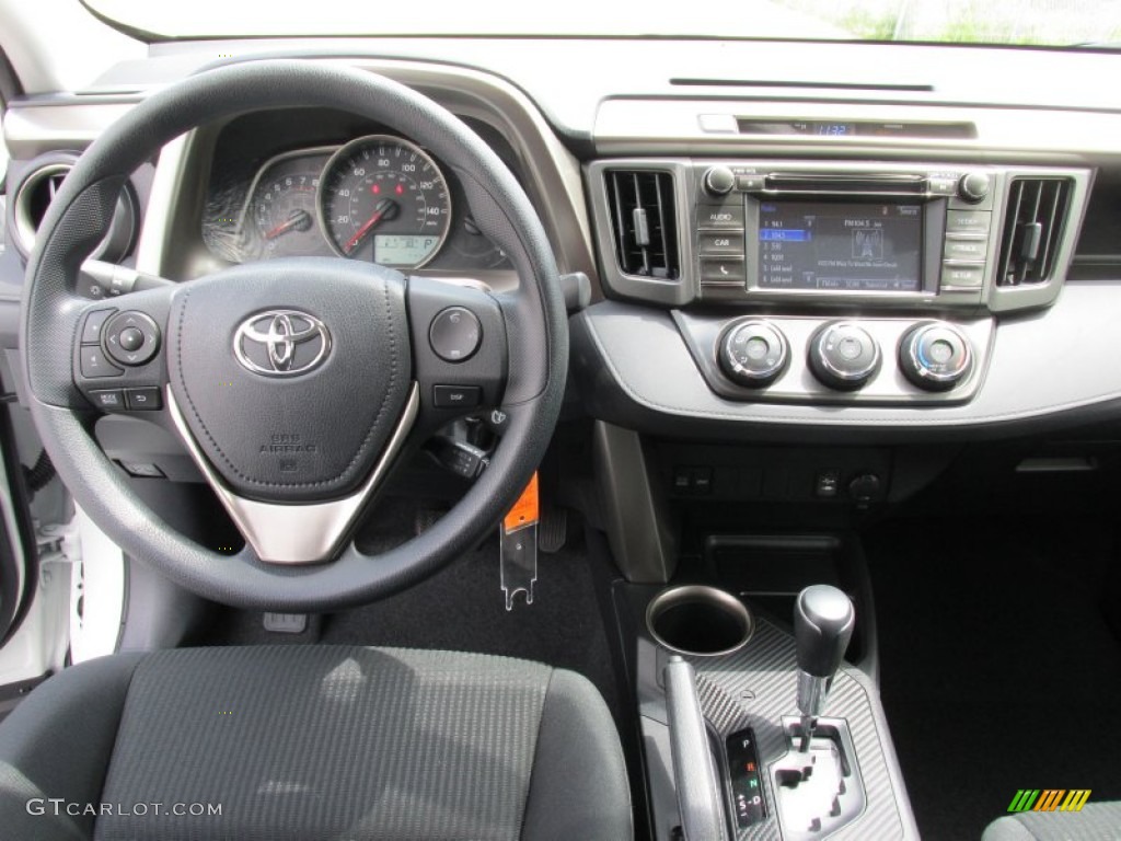 2015 RAV4 LE - Super White / Black photo #23