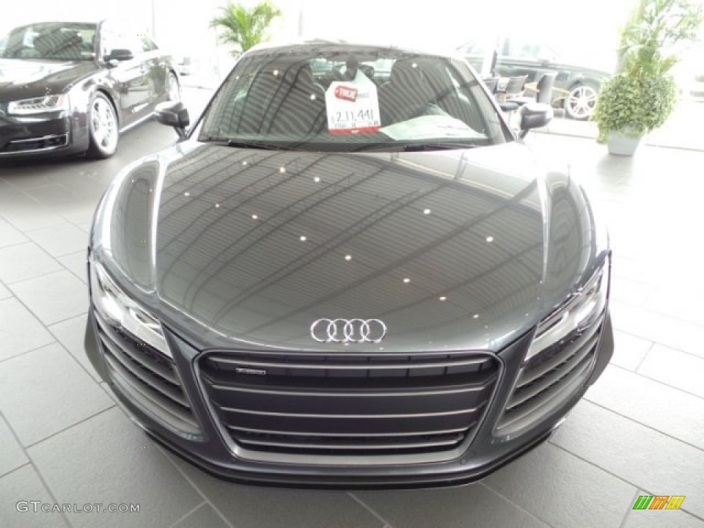 2015 R8 Competition - Daytona Grey Pearl / Black photo #2