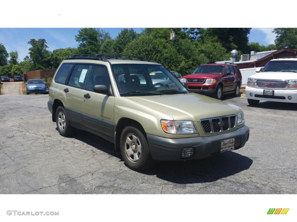 2002 Forester 2.5 L - Sierra Gold Metallic / Gray photo #4