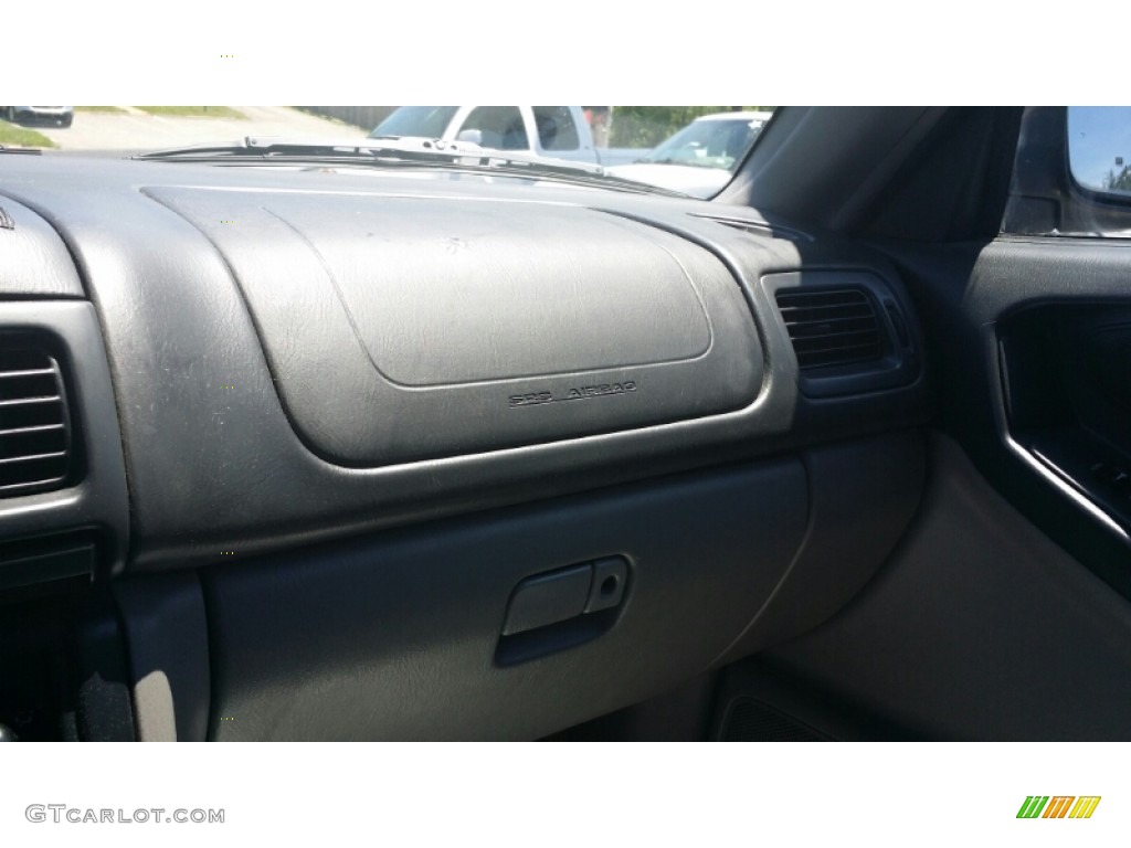 2002 Forester 2.5 L - Sierra Gold Metallic / Gray photo #30