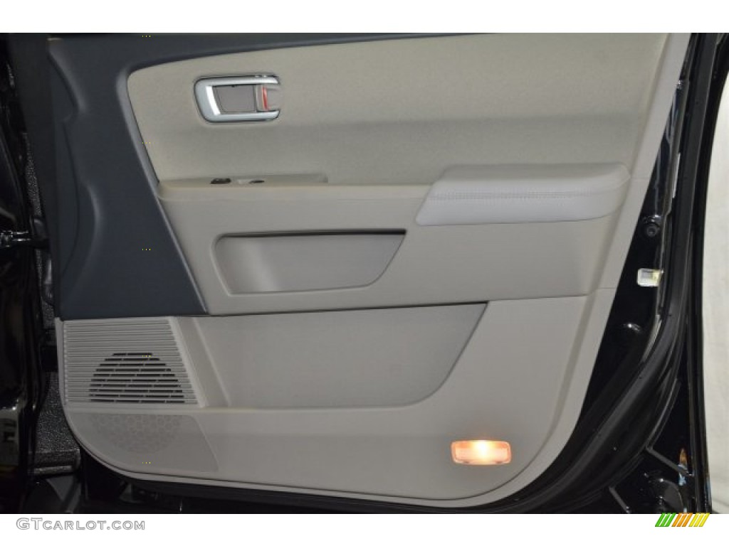 2015 Pilot SE - Crystal Black Pearl / Gray photo #25