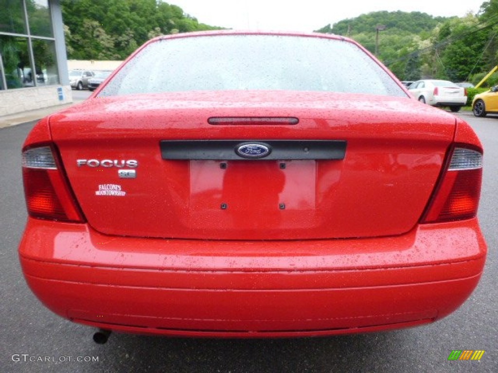 2007 Focus ZX4 SE Sedan - Infra-Red / Charcoal/Light Flint photo #6