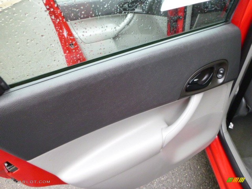 2007 Focus ZX4 SE Sedan - Infra-Red / Charcoal/Light Flint photo #18