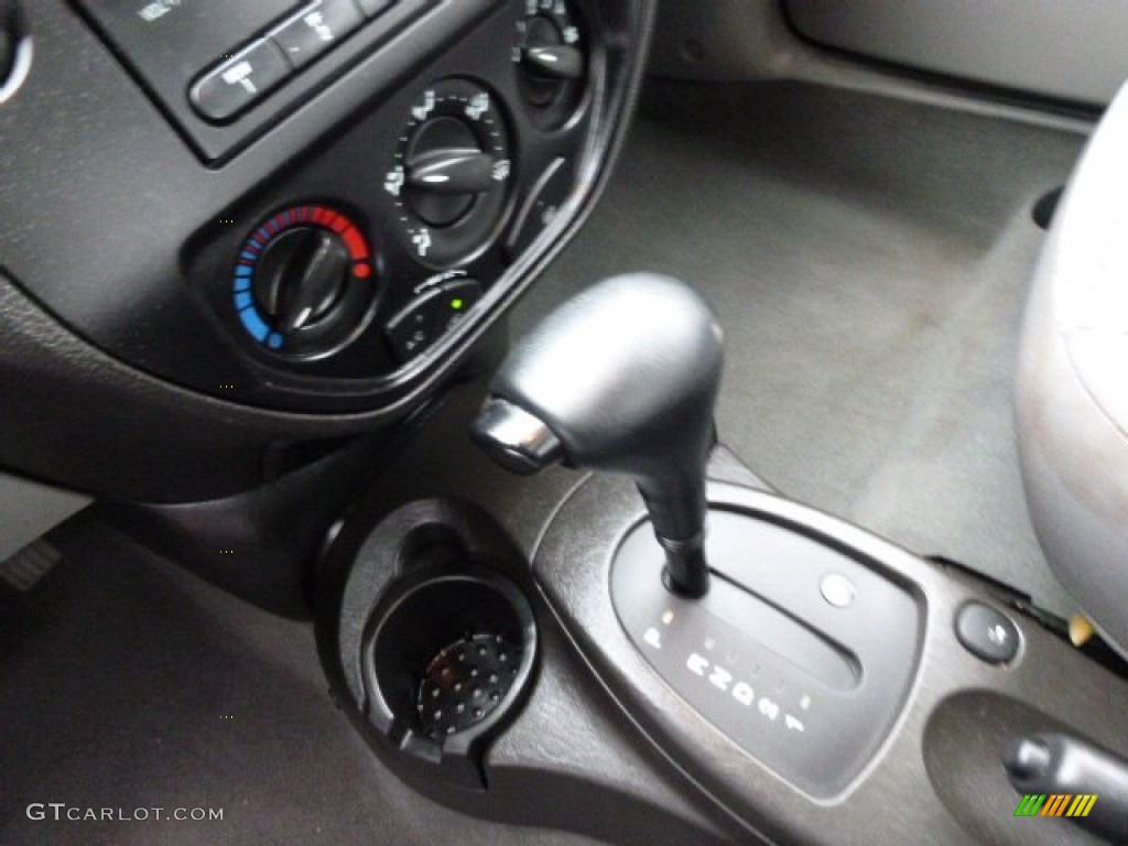 2007 Focus ZX4 SE Sedan - Infra-Red / Charcoal/Light Flint photo #21