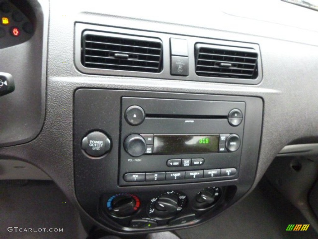 2007 Focus ZX4 SE Sedan - Infra-Red / Charcoal/Light Flint photo #23