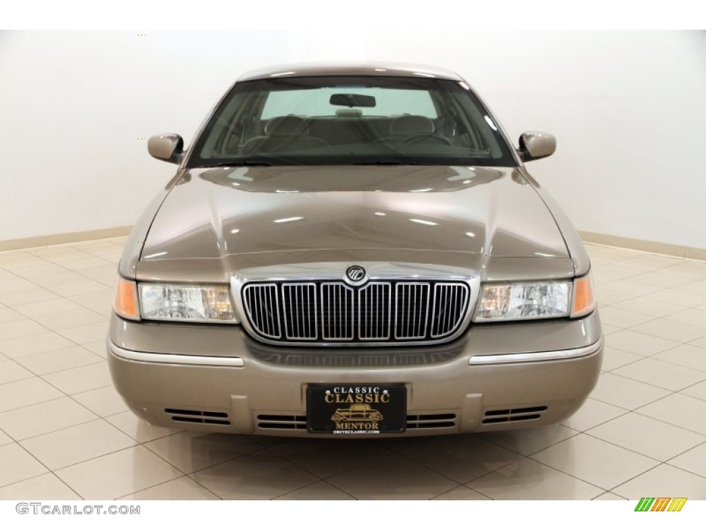 2002 Grand Marquis GS - Arizona Beige Metallic / Medium Parchment photo #2