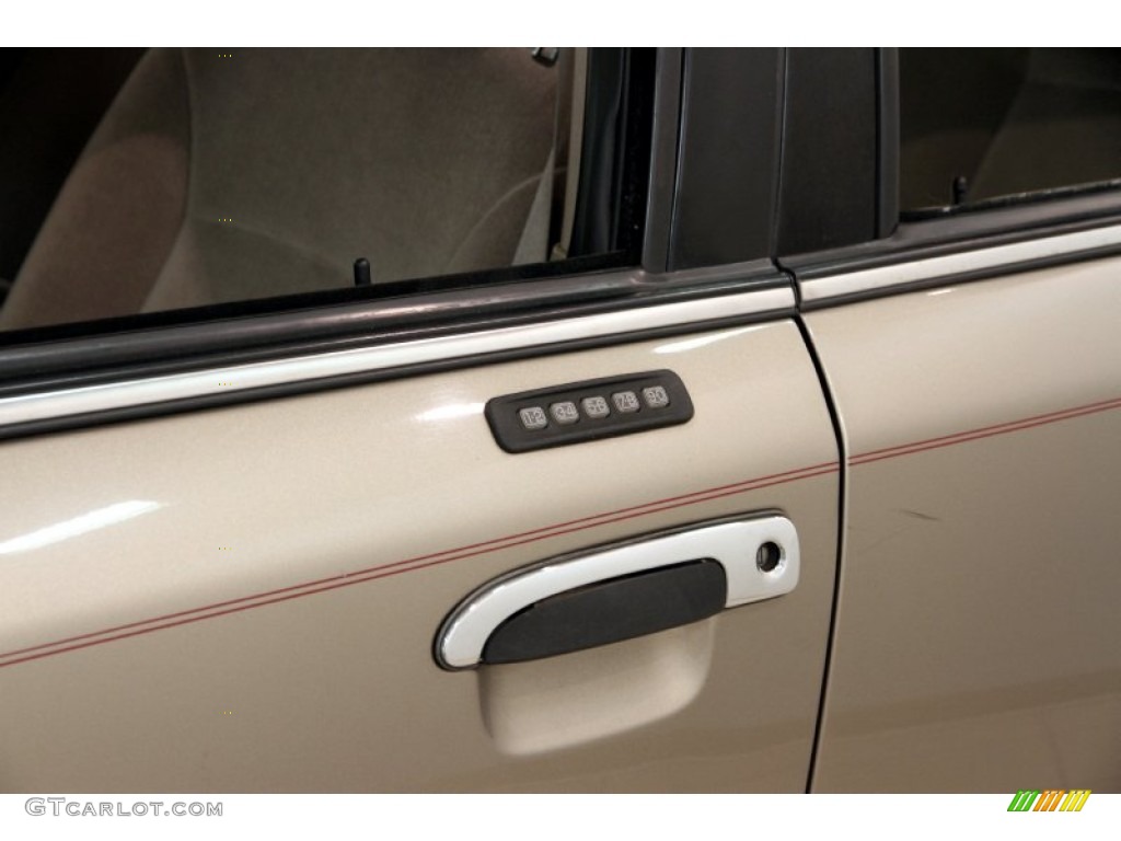 2002 Grand Marquis GS - Arizona Beige Metallic / Medium Parchment photo #4