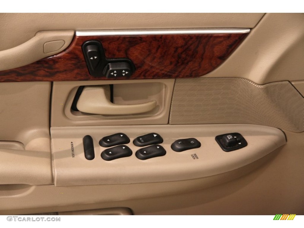 2002 Grand Marquis GS - Arizona Beige Metallic / Medium Parchment photo #6