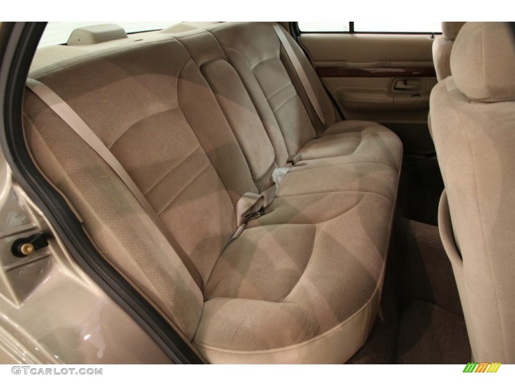 2002 Grand Marquis GS - Arizona Beige Metallic / Medium Parchment photo #17