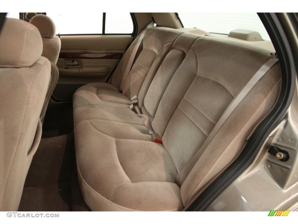 2002 Grand Marquis GS - Arizona Beige Metallic / Medium Parchment photo #18