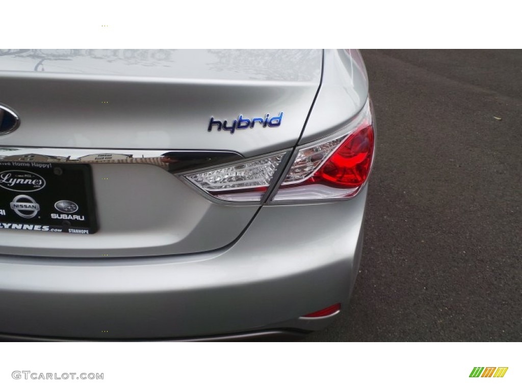 2011 Sonata Hybrid - Silver Frost Metallic / Gray photo #7