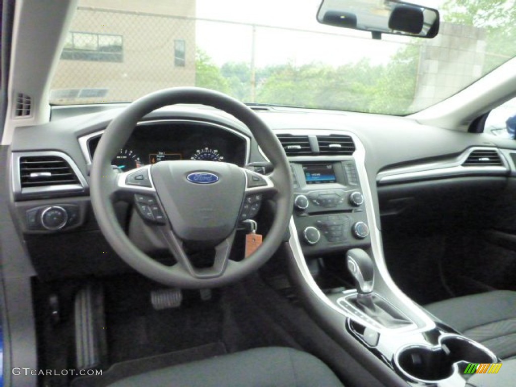 2016 Ford Fusion SE Charcoal Black Dashboard Photo #104178608