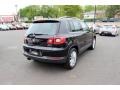 Deep Black Metallic - Tiguan SE 4Motion Photo No. 4