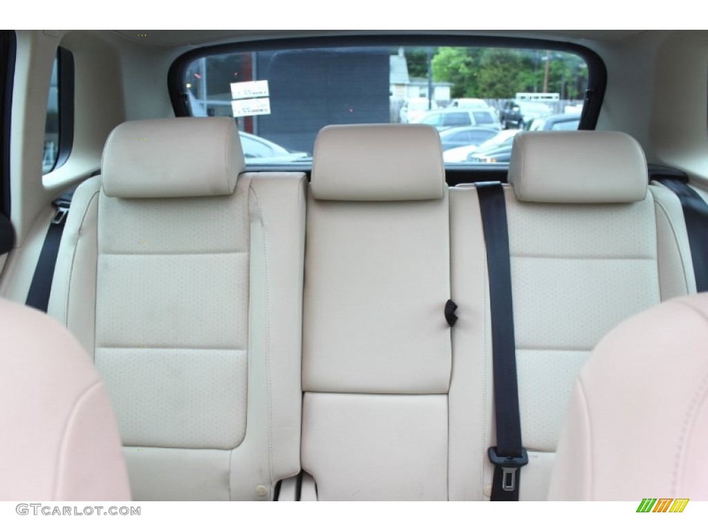 2010 Volkswagen Tiguan SE 4Motion Rear Seat Photos
