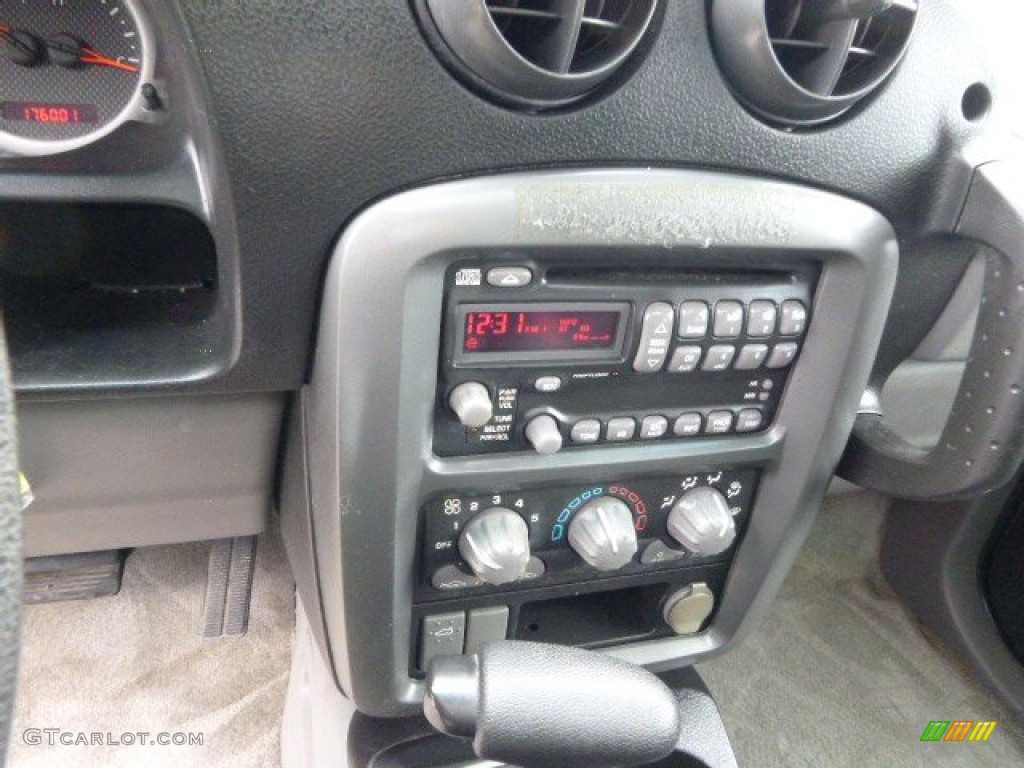 2004 Pontiac Aztek AWD Controls Photos