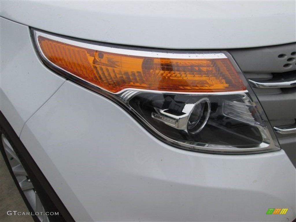 2015 Explorer FWD - Oxford White / Medium Light Stone photo #3