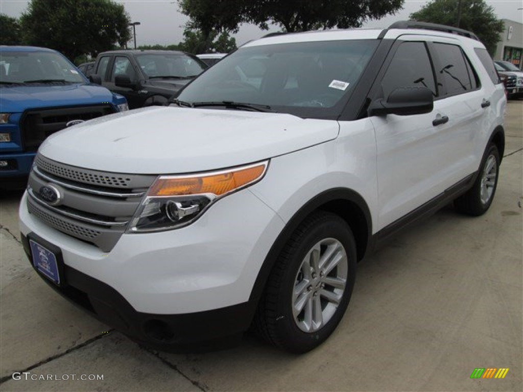 2015 Explorer FWD - Oxford White / Medium Light Stone photo #9