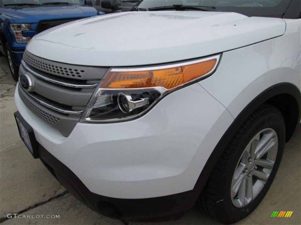 2015 Explorer FWD - Oxford White / Medium Light Stone photo #10