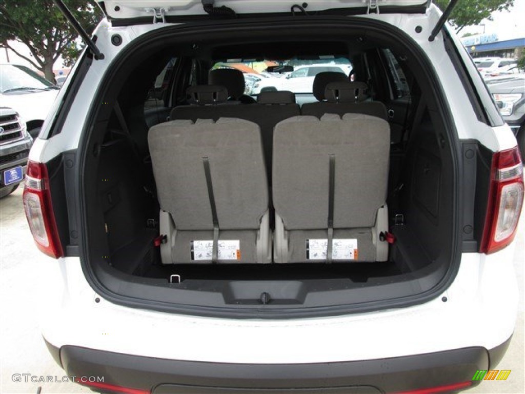 2015 Explorer FWD - Oxford White / Medium Light Stone photo #16