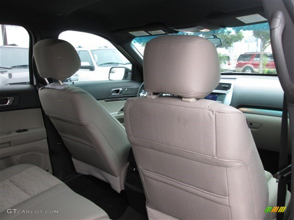 2015 Explorer FWD - Oxford White / Medium Light Stone photo #22