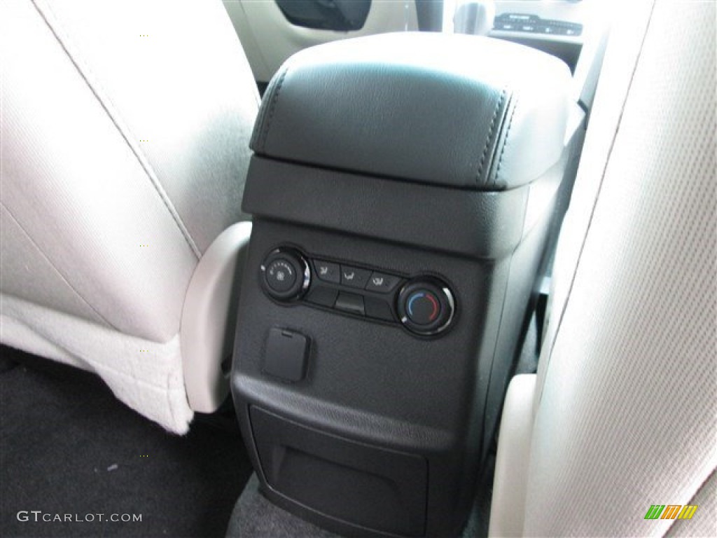 2015 Explorer FWD - Oxford White / Medium Light Stone photo #24