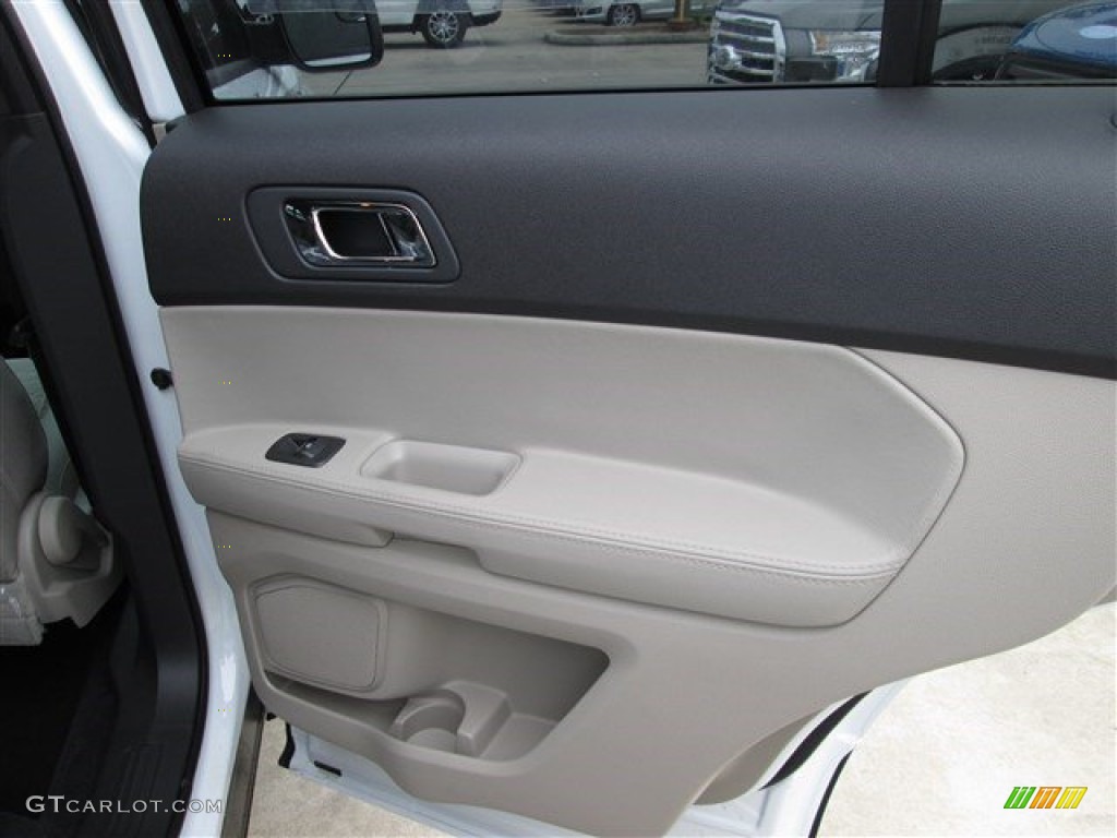 2015 Explorer FWD - Oxford White / Medium Light Stone photo #26