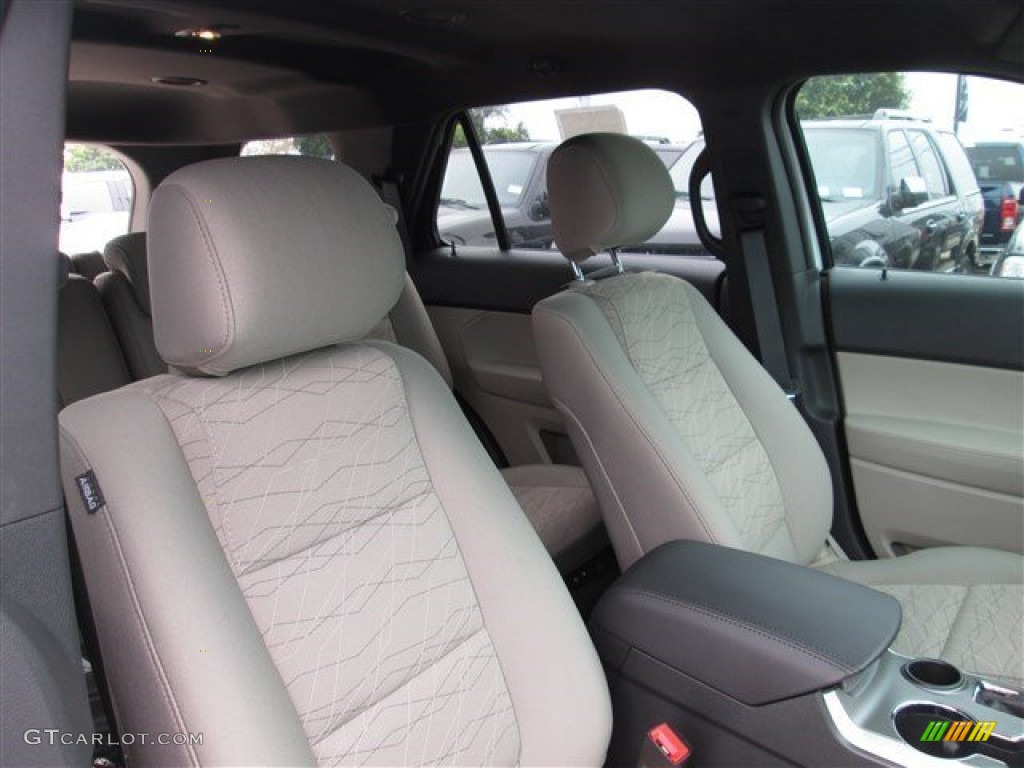 2015 Explorer FWD - Oxford White / Medium Light Stone photo #27