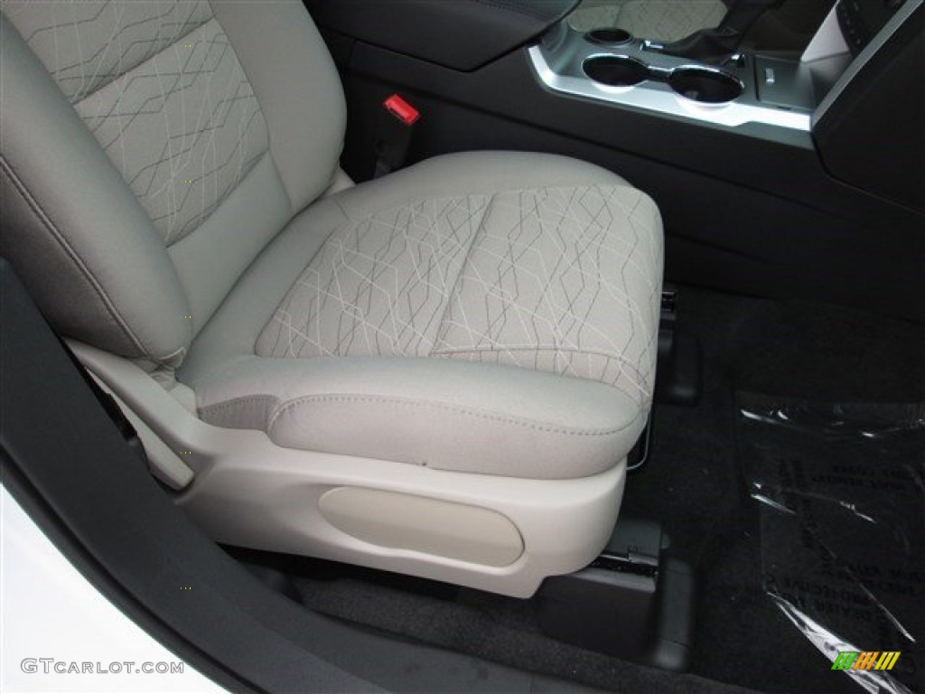 2015 Explorer FWD - Oxford White / Medium Light Stone photo #28