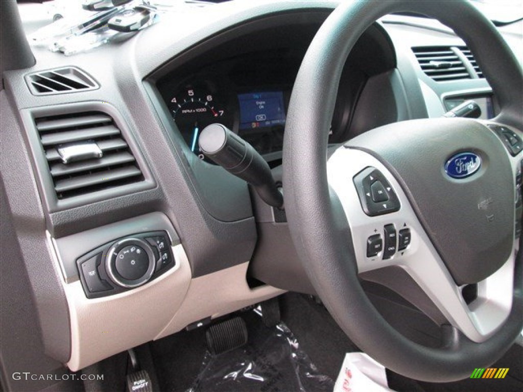 2015 Explorer FWD - Oxford White / Medium Light Stone photo #37