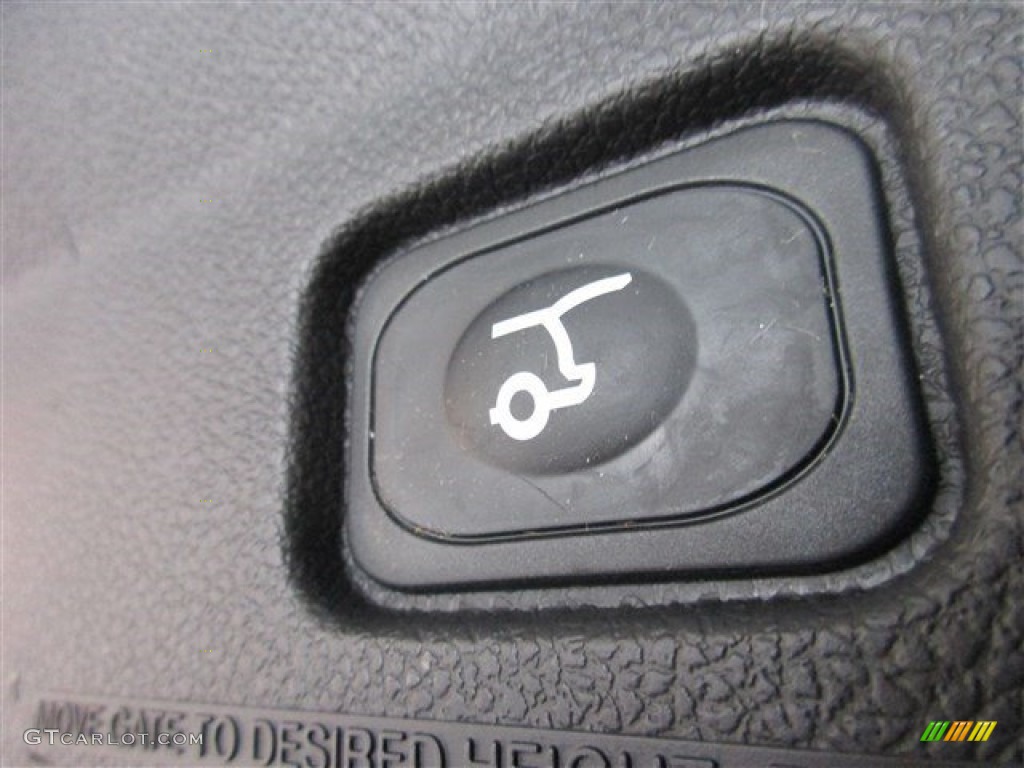 2015 Explorer XLT - Magnetic / Charcoal Black photo #14