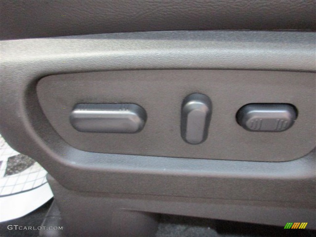 2015 Explorer XLT - Magnetic / Charcoal Black photo #17