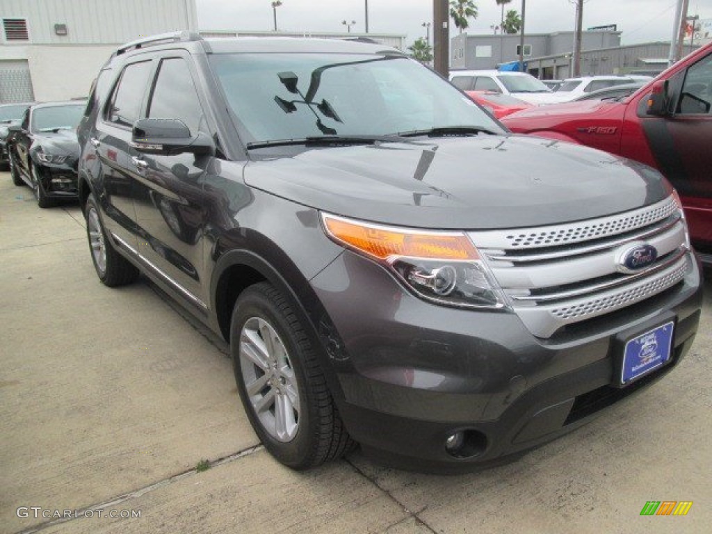 2015 Explorer XLT - Magnetic / Charcoal Black photo #2