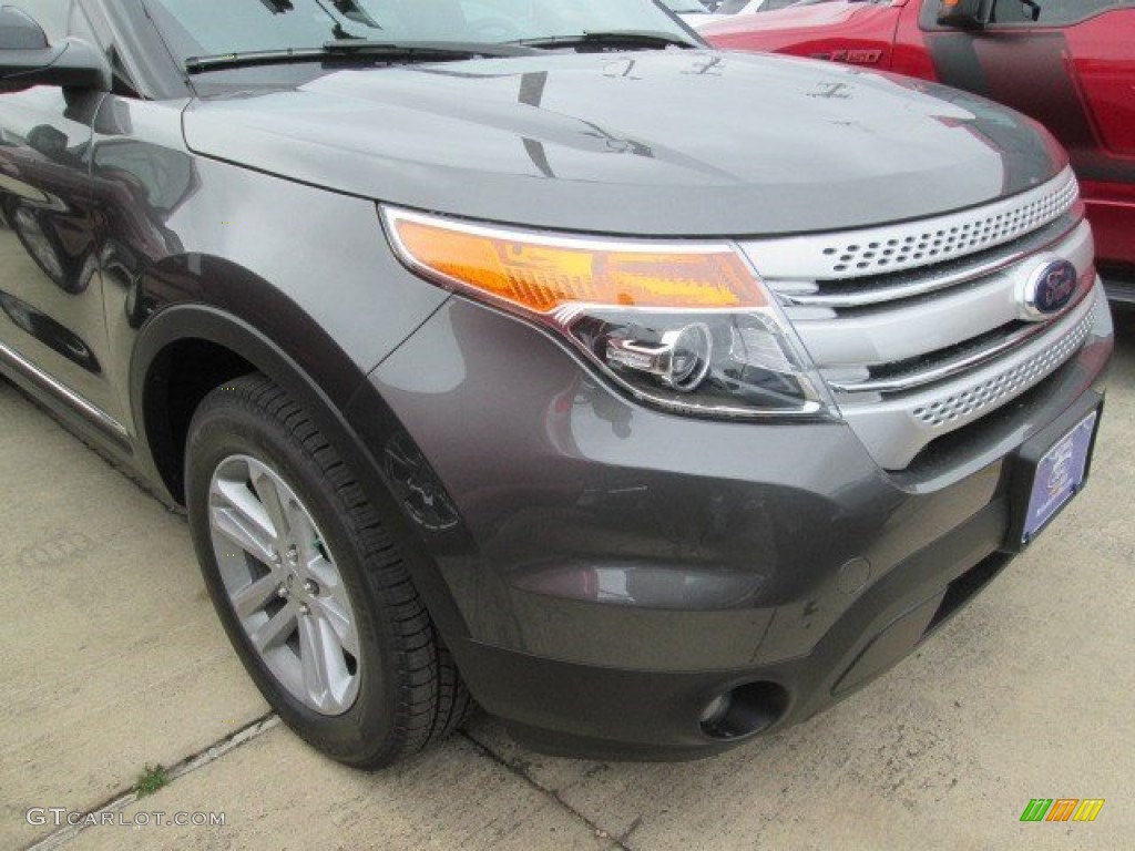2015 Explorer XLT - Magnetic / Charcoal Black photo #3