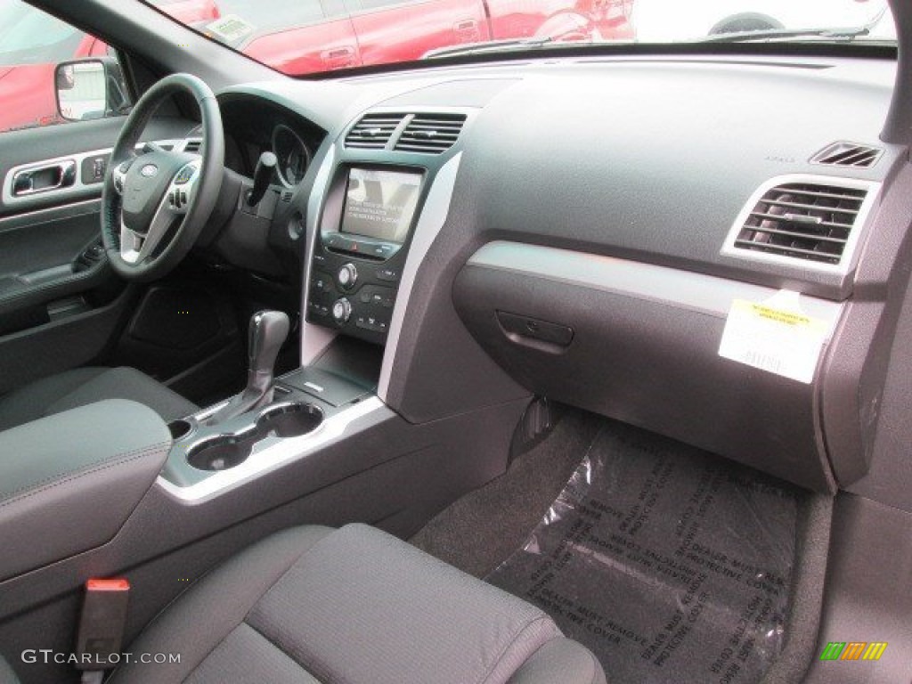 2015 Explorer XLT - Magnetic / Charcoal Black photo #28