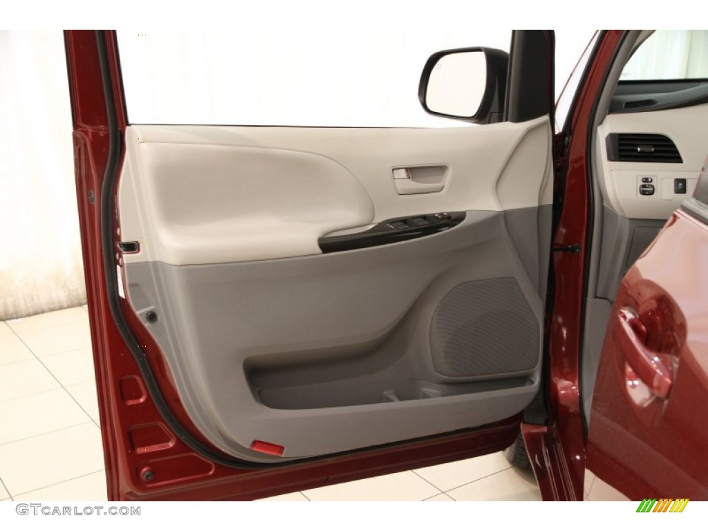 2014 Toyota Sienna LE Door Panel Photos