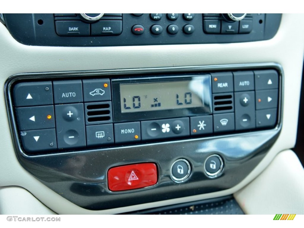 2013 Maserati GranTurismo Sport Coupe Controls Photo #104239703