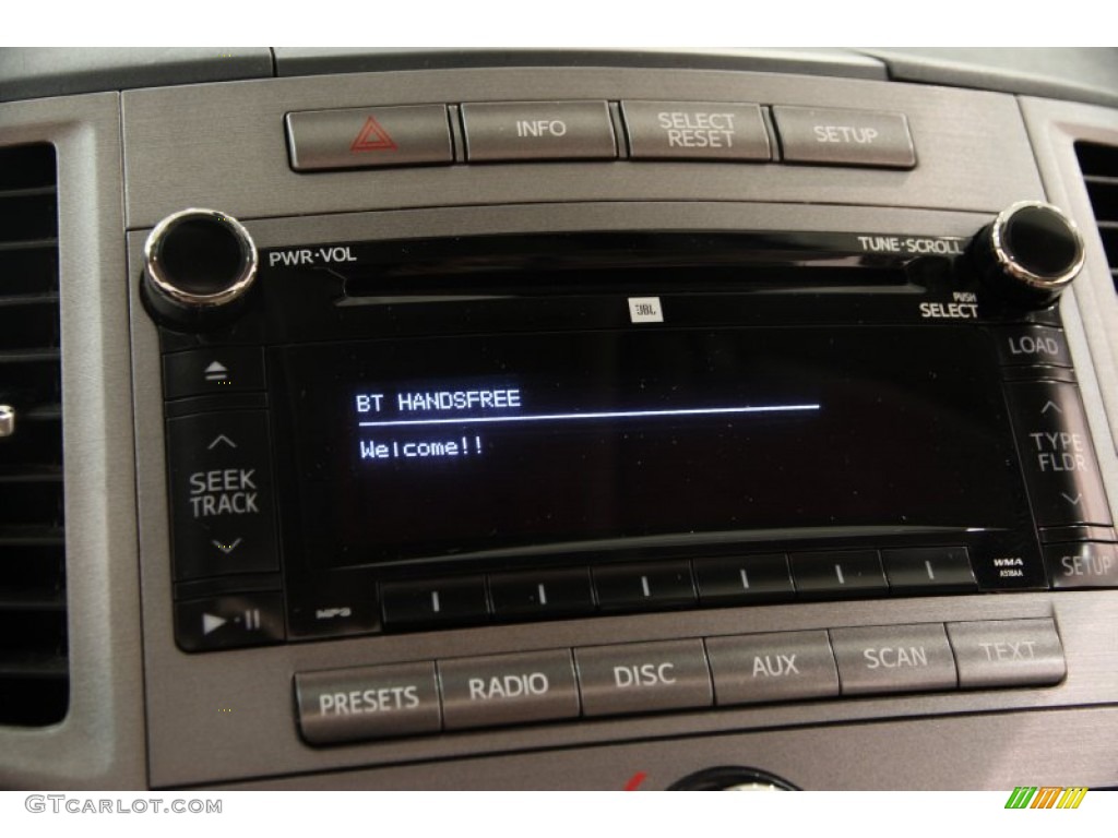 2010 Toyota Venza V6 Controls Photos