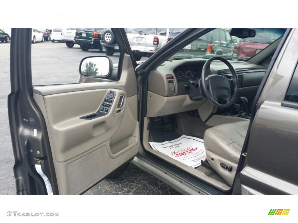 2000 Grand Cherokee Laredo 4x4 - Taupe Frost Metallic / Camel photo #17